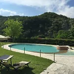 公寓 In Einer Hoehle Mit Whirlpool By Interhome *