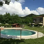 公寓 In Einer Hoehle Mit Whirlpool By Interhome