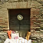 公寓 In Einer Hoehle Mit Whirlpool By Interhome
