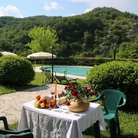 In Einer Hoehle Mit Whirlpool By Interhome 아파트
